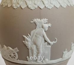 Vase Bountiful en jaspe léger taupe Wedgwood
