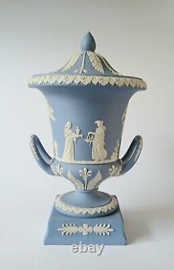 Vase Campagna en jaspe Wedgwood bleu 1971