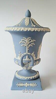 Vase Campagna en jaspe Wedgwood bleu 1971