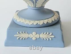 Vase Campagna en jaspe Wedgwood bleu 1971