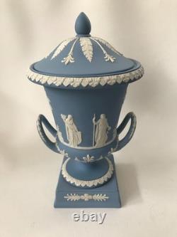 Vase Campagna en jaspe Wedgwood bleu de grande taille en excellent état