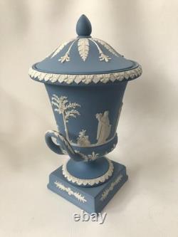 Vase Campagna en jaspe Wedgwood bleu de grande taille en excellent état