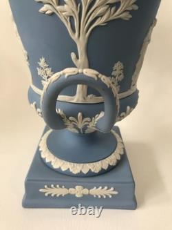 Vase Campagna en jaspe Wedgwood bleu de grande taille en excellent état