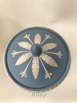 Vase Campagna en jaspe Wedgwood bleu de grande taille en excellent état