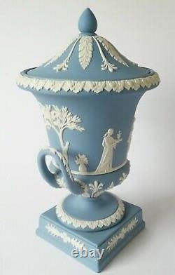 Vase Campagna en jaspe bleu Wedgwood