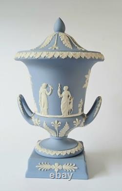 Vase Campagna en jaspe bleu Wedgwood