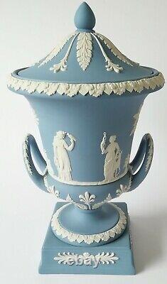 Vase Campagna en jaspe bleu Wedgwood