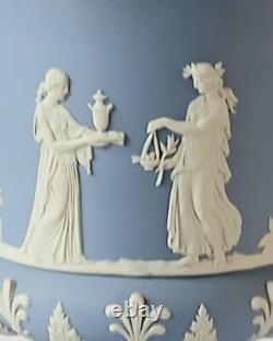 Vase Campagna en jaspe bleu Wedgwood