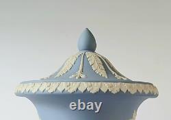 Vase Campagna en jaspe bleu Wedgwood