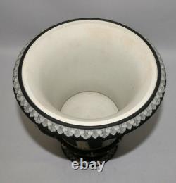 Vase Cratère Wedgwood Angleterre Noir et Blanc en Jasperware 19ème Siècle H 25,5 cm