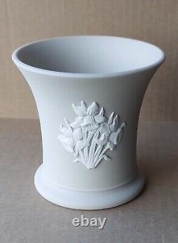 Vase DAFFODIL en Jasperware Wedgwood de couleur BRUN TAUPE CLAIR ÉBLOUISSANT