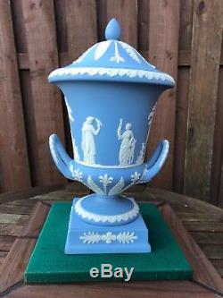 Vase De Jasperware Bleu De Wedgwood C. Parfait Des Années 1970