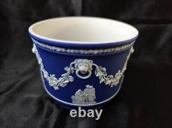 Vase/Fleur de pot en Jasperware Wedgwood bleu foncé plongé