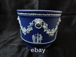 Vase/Fleur de pot en Jasperware Wedgwood bleu foncé plongé