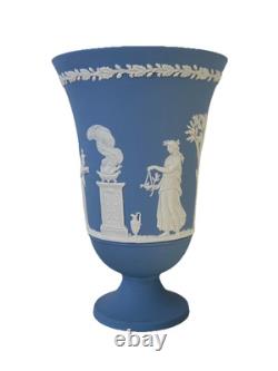 Vase Large en Jasperware Wedgwood, Style 'Arcadia' en Bleu Poudré