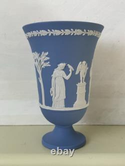 Vase Large en Jasperware Wedgwood, Style 'Arcadia' en Bleu Poudré