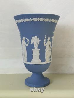 Vase Large en Jasperware Wedgwood, Style 'Arcadia' en Bleu Poudré