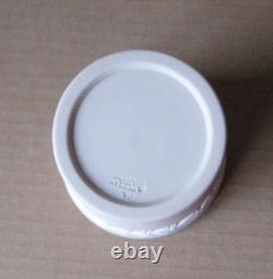 Vase Mère Wedgwood en jasperware brun taupe clair