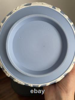 Vase PARNASSUS CANDIDA en JASPERWARE bleu WEDGWOOD et grand saladier, vintage