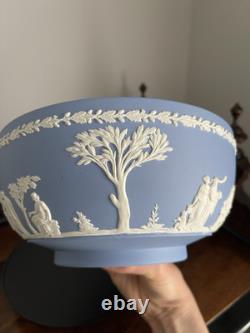 Vase PARNASSUS CANDIDA en JASPERWARE bleu WEDGWOOD et grand saladier, vintage