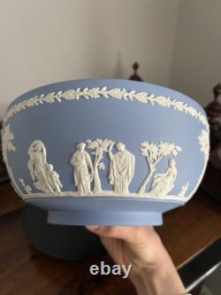 Vase PARNASSUS CANDIDA en JASPERWARE bleu WEDGWOOD et grand saladier, vintage