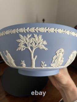 Vase PARNASSUS CANDIDA en JASPERWARE bleu WEDGWOOD et grand saladier, vintage