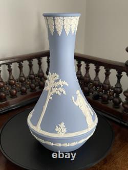 Vase PARNASSUS CANDIDA en JASPERWARE bleu WEDGWOOD et grand saladier, vintage