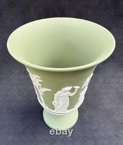 Vase Pied Arcadien en Jasperware Vert Sauge Wedgwood 19 cm Staffordshire 1981