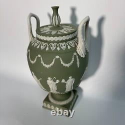 Vase Urne Classique en Jasperware Vert Vintage de Wedgwood avec Musées