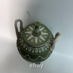 Vase Urne Classique en Jasperware Vert Vintage de Wedgwood avec Musées