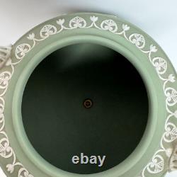 Vase Urne Classique en Jasperware Vert Vintage de Wedgwood avec Musées
