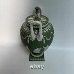 Vase Urne Classique en Jasperware Vert Vintage de Wedgwood avec Musées