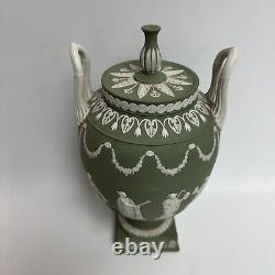 Vase Urne Classique en Jasperware Vert Vintage de Wedgwood avec Musées