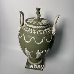 Vase Urne Classique en Jasperware Vert Vintage de Wedgwood avec Musées