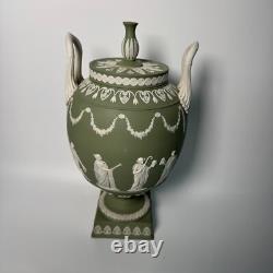Vase Urne Classique en Jasperware Vert Vintage de Wedgwood avec Musées