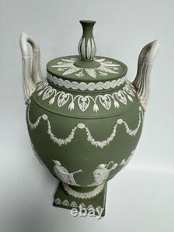 Vase Urne Classique en Jasperware Vert Vintage de Wedgwood avec Musées