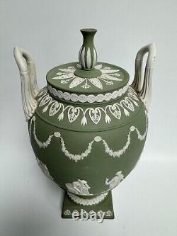 Vase Urne Classique en Jasperware Vert Vintage de Wedgwood avec Musées