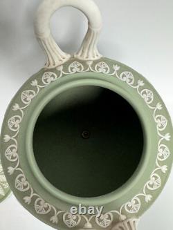 Vase Urne Classique en Jasperware Vert Vintage de Wedgwood avec Musées