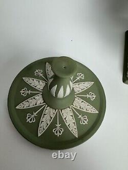 Vase Urne Classique en Jasperware Vert Vintage de Wedgwood avec Musées