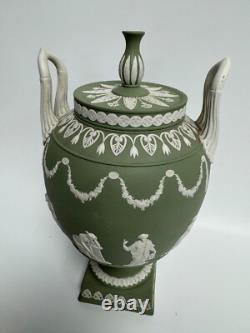 Vase Urne Classique en Jasperware Vert Vintage de Wedgwood avec Musées