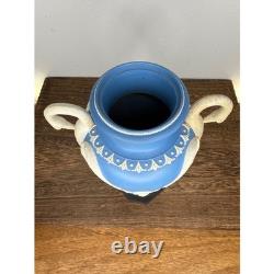 Vase Urne en Jasperware Bleu Wedgwood Vintage avec Poignées en Cygne Relief Oiseaux Floraux 8