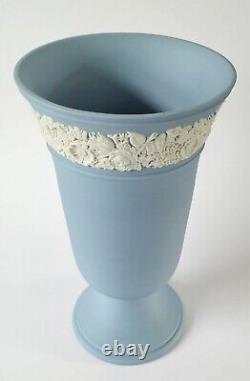 Vase Wedgwood Blue Jasperware 10e anniversaire TRB Chemedica