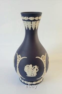 Vase Wedgwood Jasper bleu Portland, bordure laurier en jaspeware