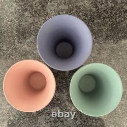 Vase Wedgwood Jasperware rose, bleu marine et sarcelle x 3, très bon état