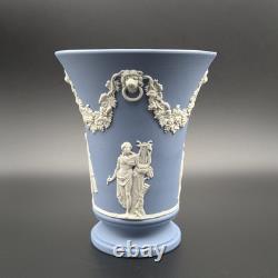 Vase, Wedgwood Jasperware, style 'Arcadia' en bleu poudre, 1978 M