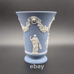 Vase, Wedgwood Jasperware, style 'Arcadia' en bleu poudre, 1978 M