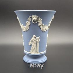 Vase, Wedgwood Jasperware, style 'Arcadia' en bleu poudre, 1978 M