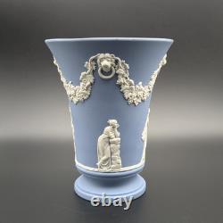 Vase, Wedgwood Jasperware, style 'Arcadia' en bleu poudre, 1978 M