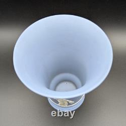 Vase, Wedgwood Jasperware, style 'Arcadia' en bleu poudre, 1978 M