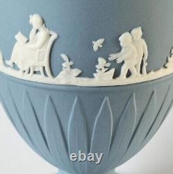 Vase Wedgwood en jaspe bleu mère et enfant